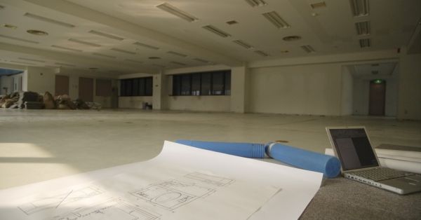 כמה עולה שיפוץ משרדים וכיצד לתכנן את התקציב בצורה חכמה ויעילה?