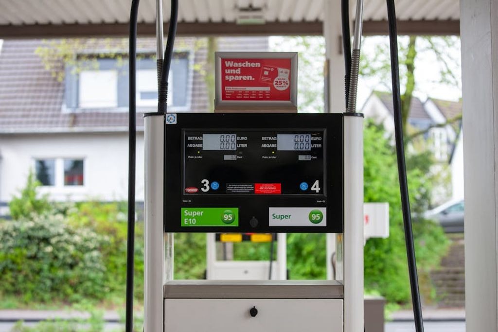 Peter Jochim באתר PEXELS - rising fuel prices