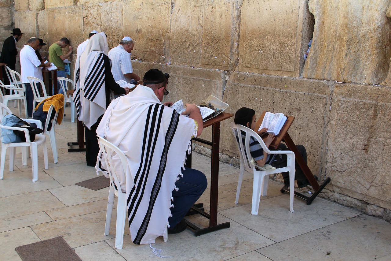כמה עולה טלית עבודת יד מהודרת